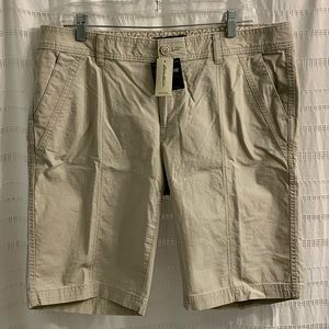 NWT Eddie Bauer Women’s khaki lightweight adventure hiking 🥾 shorts 11” inseam